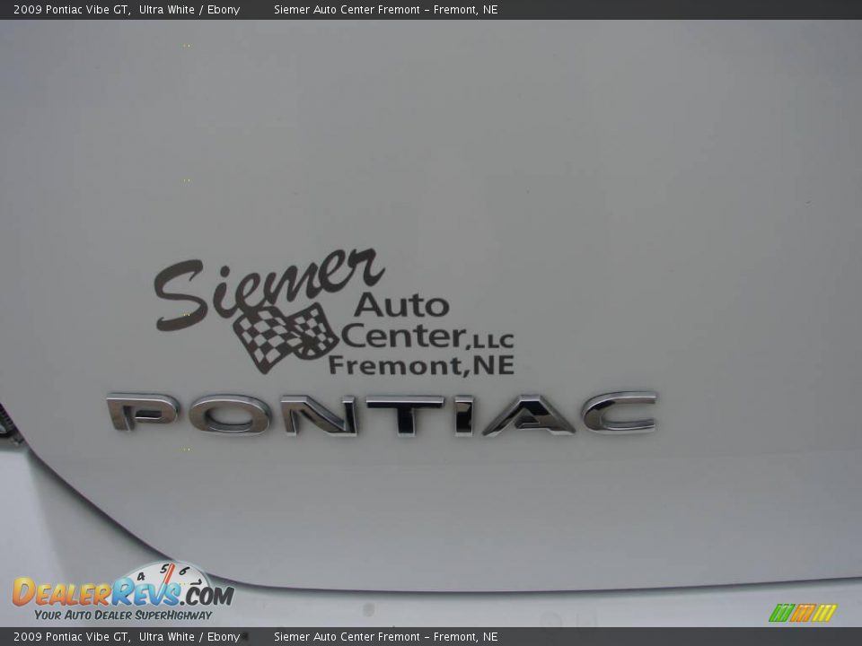 2009 Pontiac Vibe GT Ultra White / Ebony Photo #30
