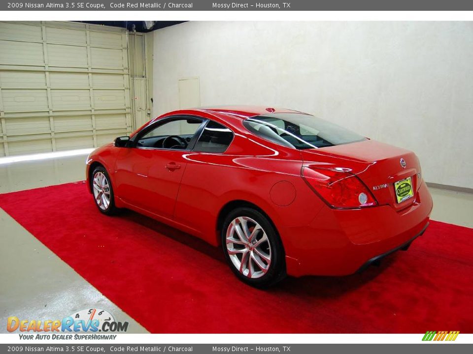 2009 Nissan Altima 3.5 SE Coupe Code Red Metallic / Charcoal Photo #4