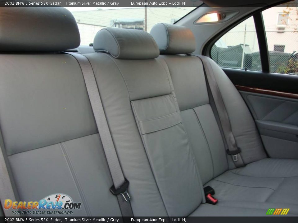 2002 BMW 5 Series 530i Sedan Titanium Silver Metallic / Grey Photo #10
