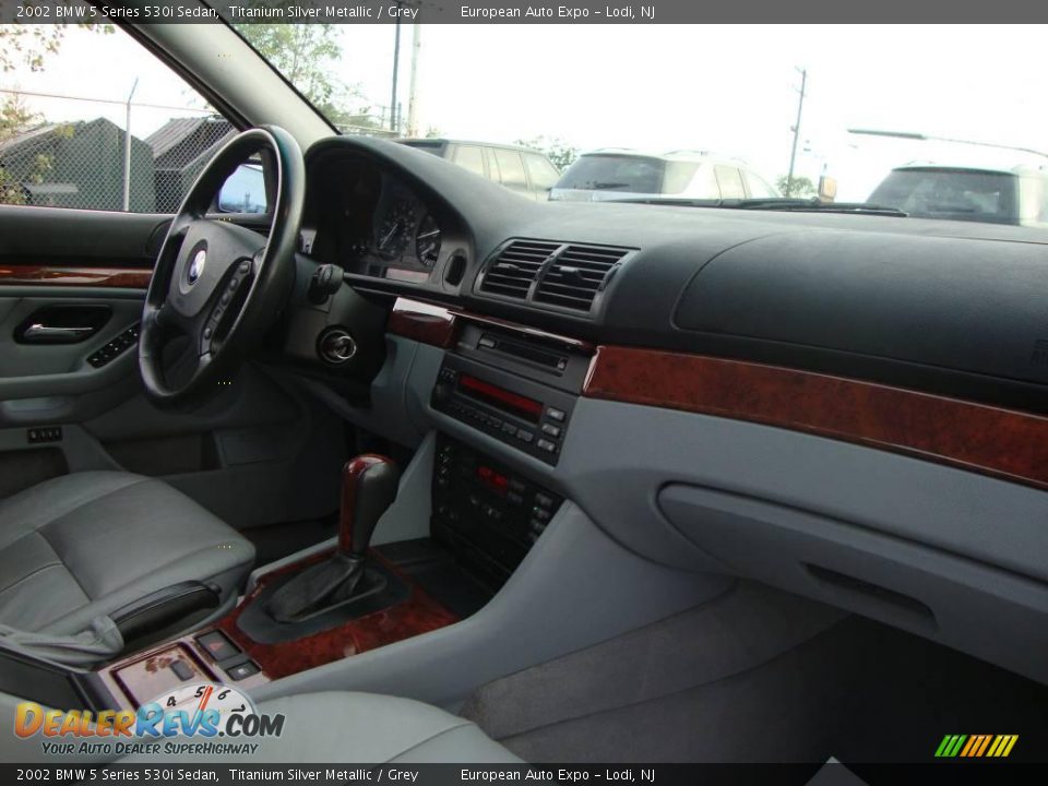 2002 BMW 5 Series 530i Sedan Titanium Silver Metallic / Grey Photo #11
