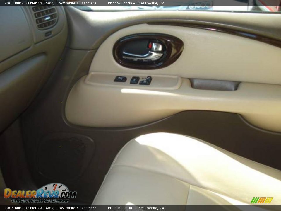 2005 Buick Rainier CXL AWD Frost White / Cashmere Photo #19