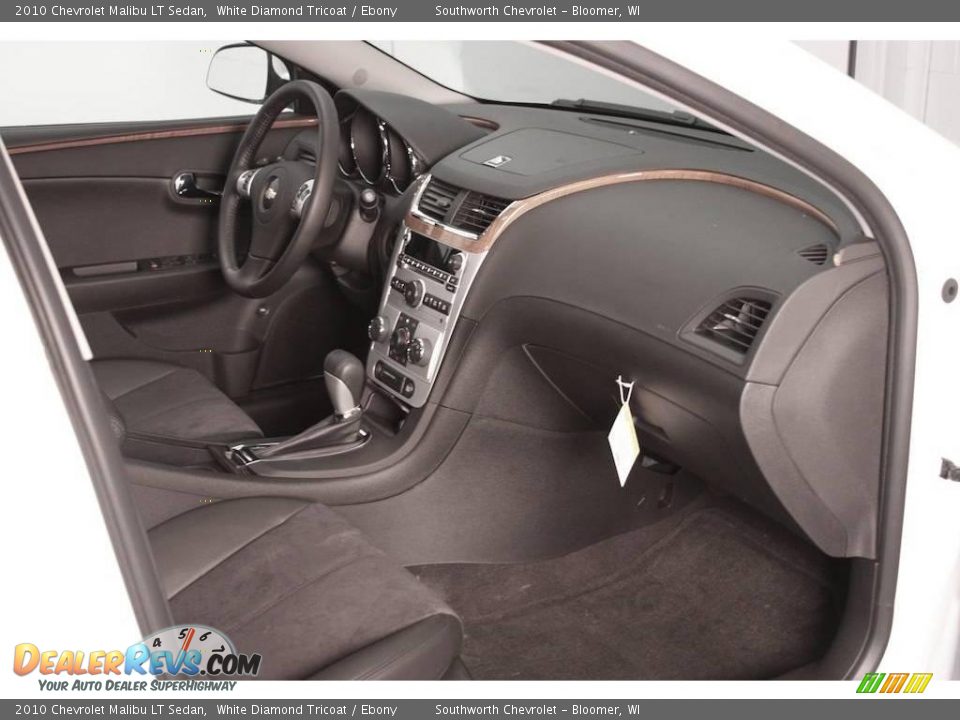 2010 Chevrolet Malibu LT Sedan White Diamond Tricoat / Ebony Photo #5