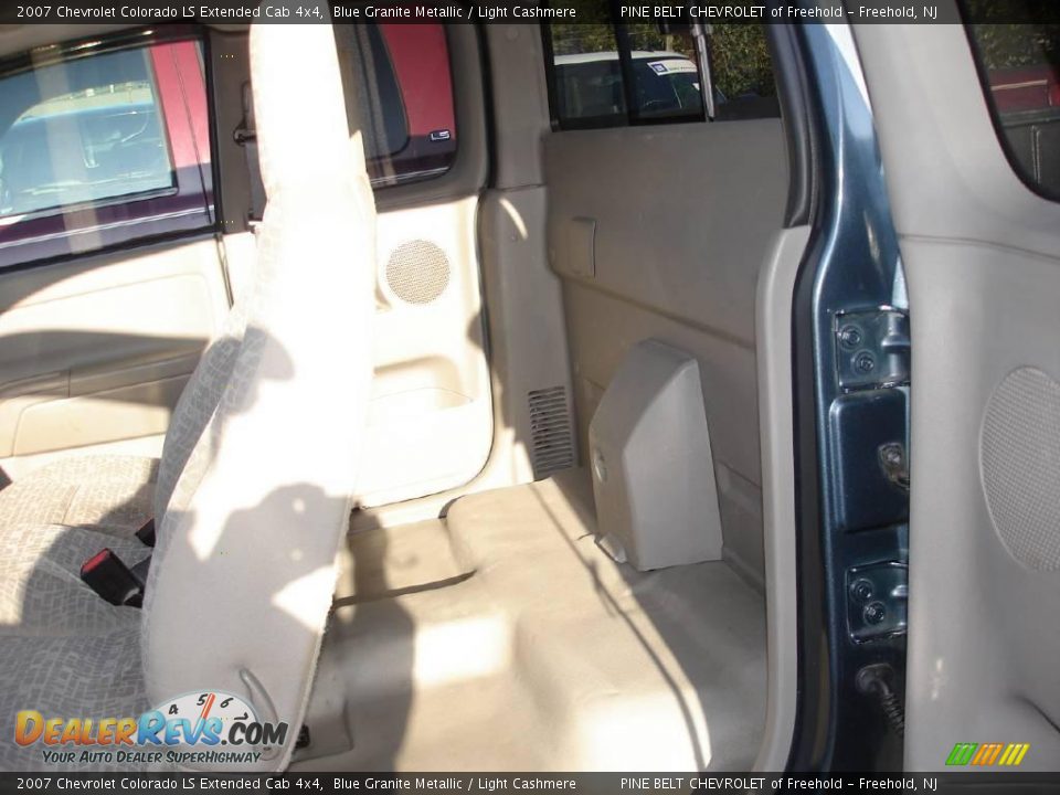 2007 Chevrolet Colorado LS Extended Cab 4x4 Blue Granite Metallic / Light Cashmere Photo #10
