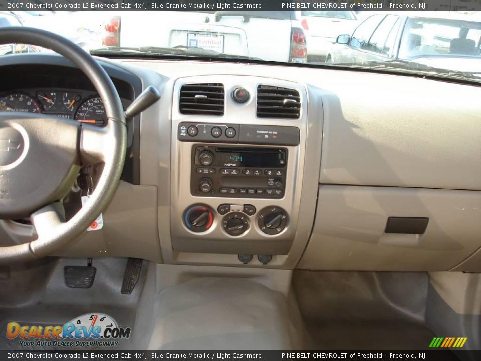 2007 Chevrolet Colorado LS Extended Cab 4x4 Blue Granite Metallic / Light Cashmere Photo #12