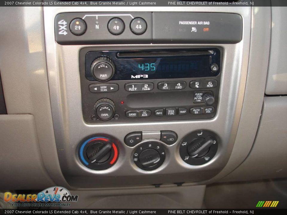 2007 Chevrolet Colorado LS Extended Cab 4x4 Blue Granite Metallic / Light Cashmere Photo #13