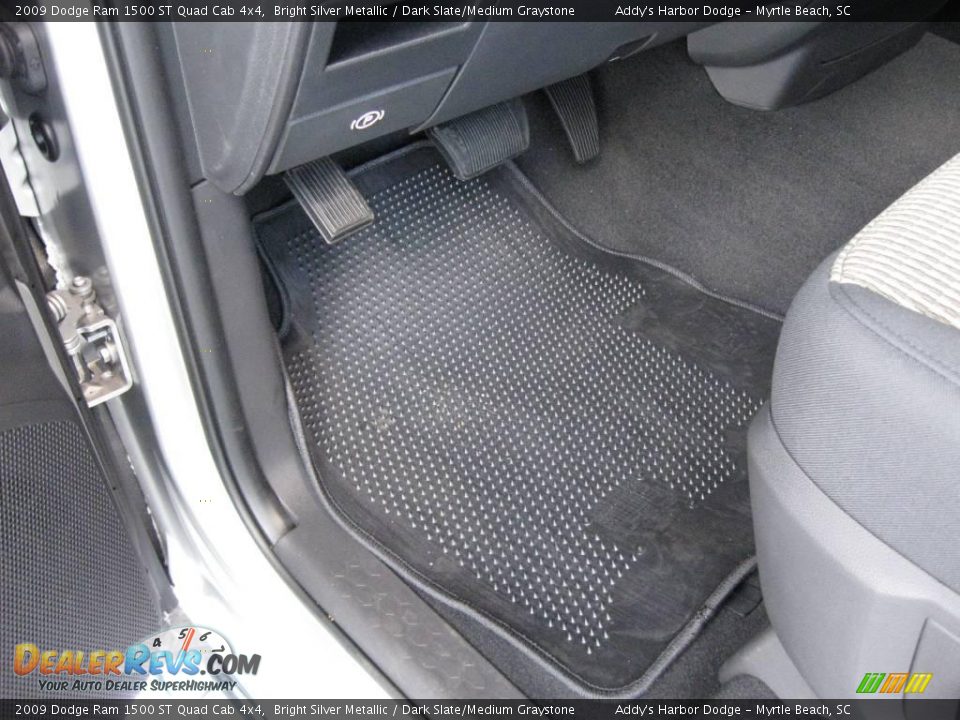 2009 Dodge Ram 1500 ST Quad Cab 4x4 Bright Silver Metallic / Dark Slate/Medium Graystone Photo #13