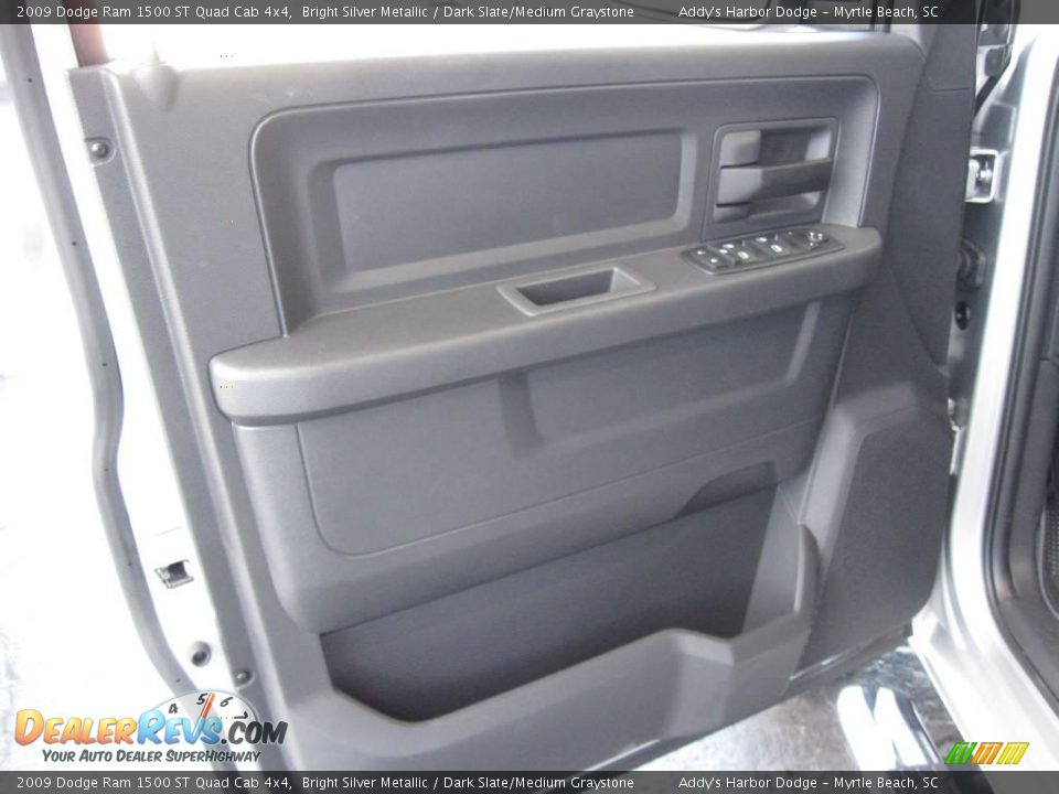 2009 Dodge Ram 1500 ST Quad Cab 4x4 Bright Silver Metallic / Dark Slate/Medium Graystone Photo #15