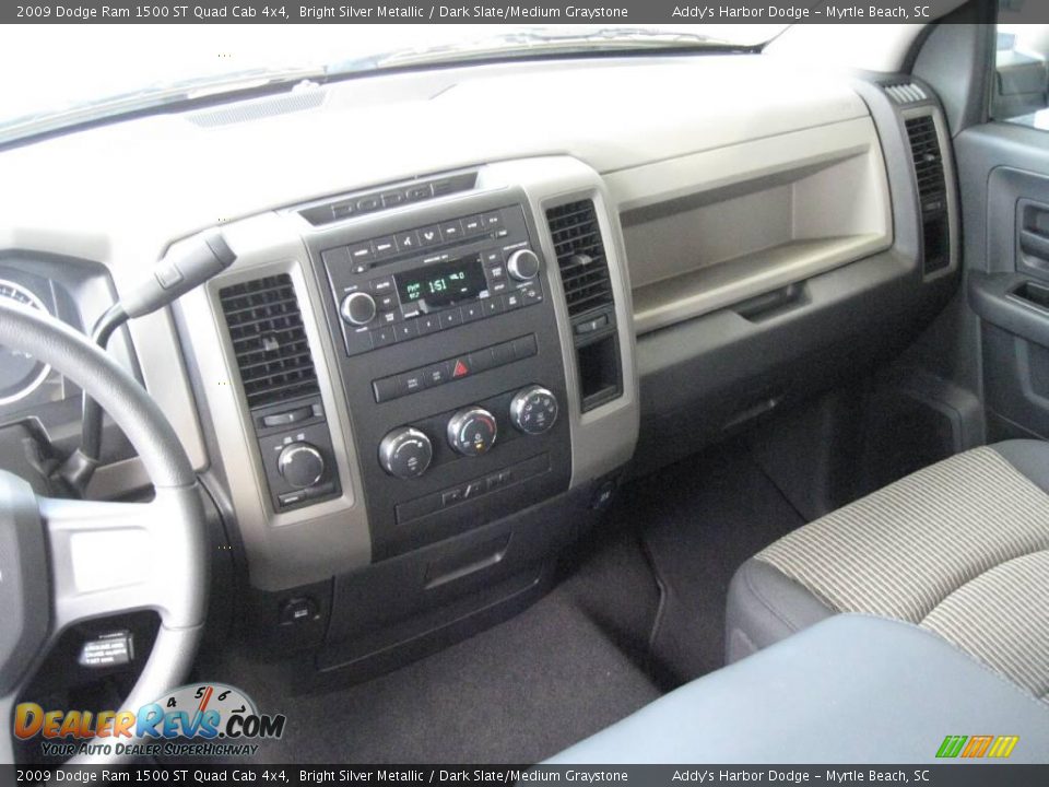 2009 Dodge Ram 1500 ST Quad Cab 4x4 Bright Silver Metallic / Dark Slate/Medium Graystone Photo #19