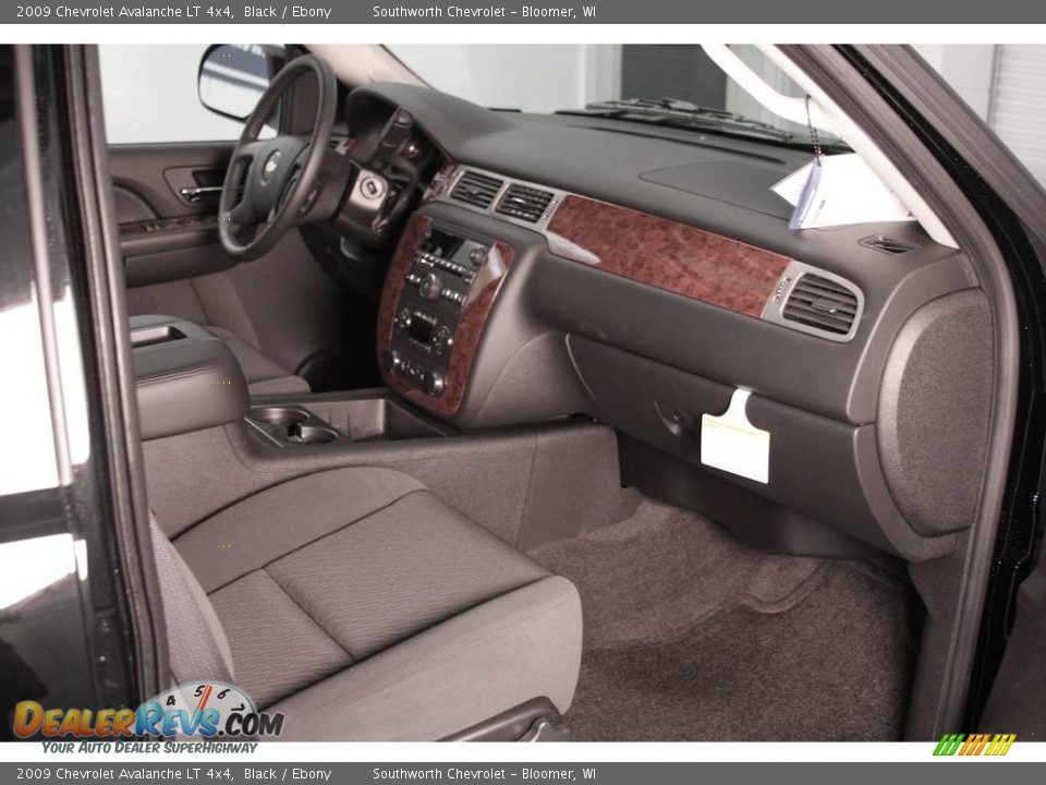2009 Chevrolet Avalanche LT 4x4 Black / Ebony Photo #4