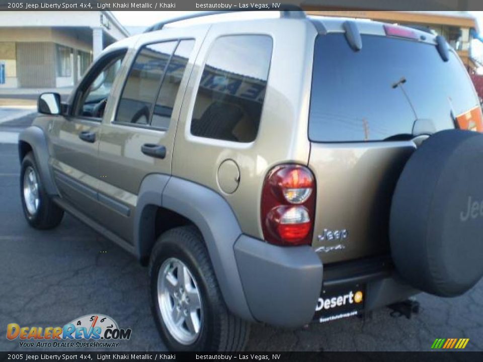 2005 Jeep Liberty Sport 4x4 Light Khaki Metallic / Khaki Photo #5