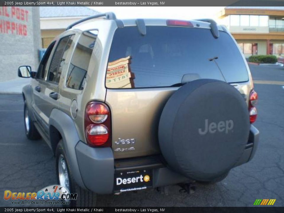 2005 Jeep Liberty Sport 4x4 Light Khaki Metallic / Khaki Photo #6