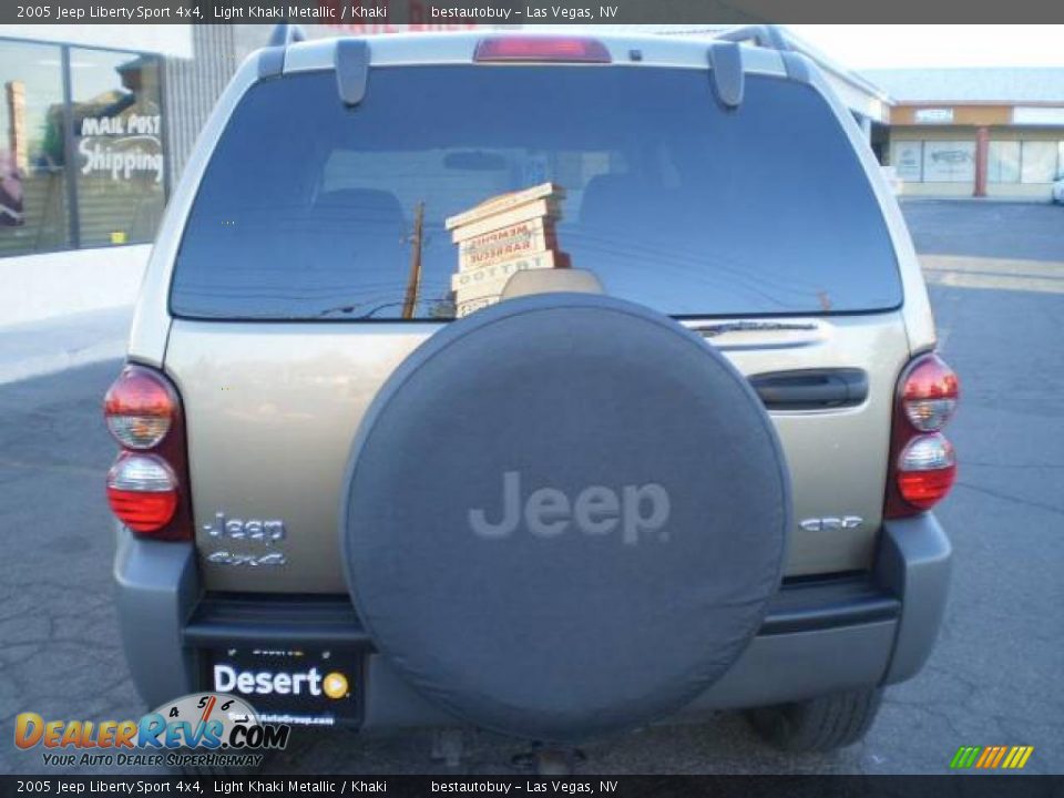 2005 Jeep Liberty Sport 4x4 Light Khaki Metallic / Khaki Photo #8