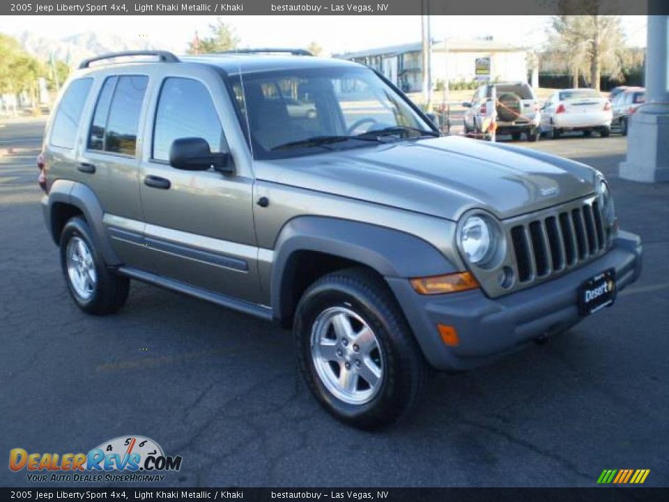 2005 Jeep Liberty Sport 4x4 Light Khaki Metallic / Khaki Photo #15