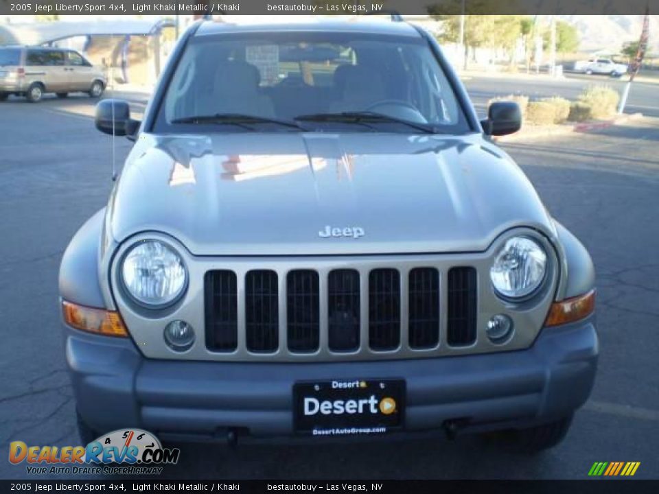 2005 Jeep Liberty Sport 4x4 Light Khaki Metallic / Khaki Photo #18