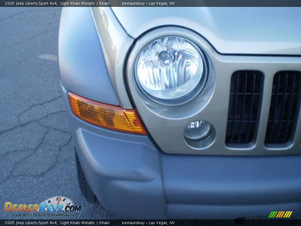 2005 Jeep Liberty Sport 4x4 Light Khaki Metallic / Khaki Photo #19