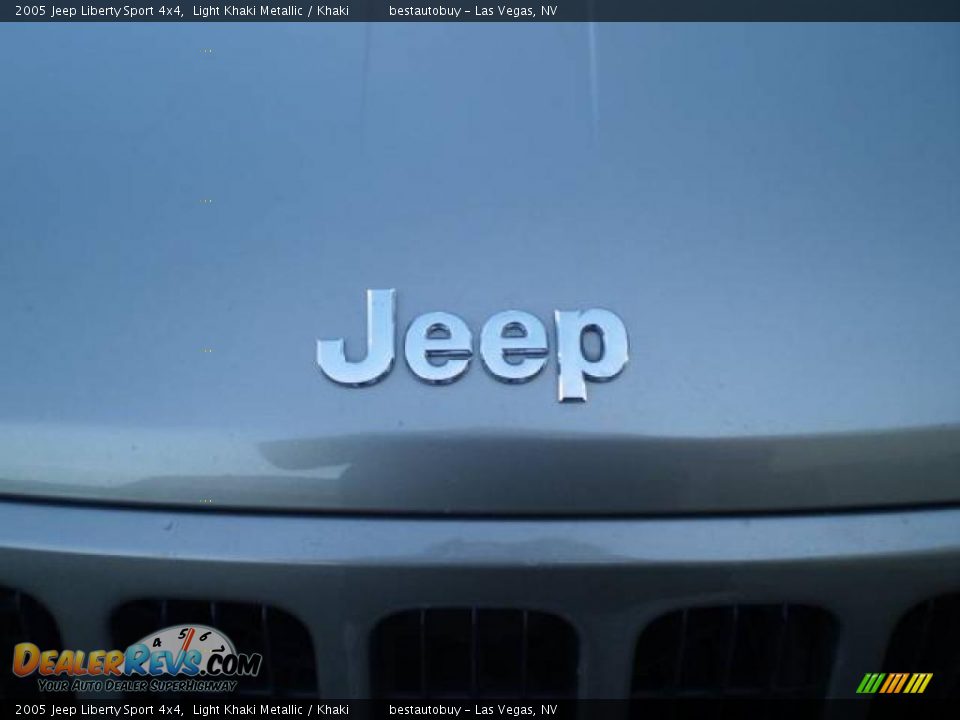 2005 Jeep Liberty Sport 4x4 Light Khaki Metallic / Khaki Photo #21