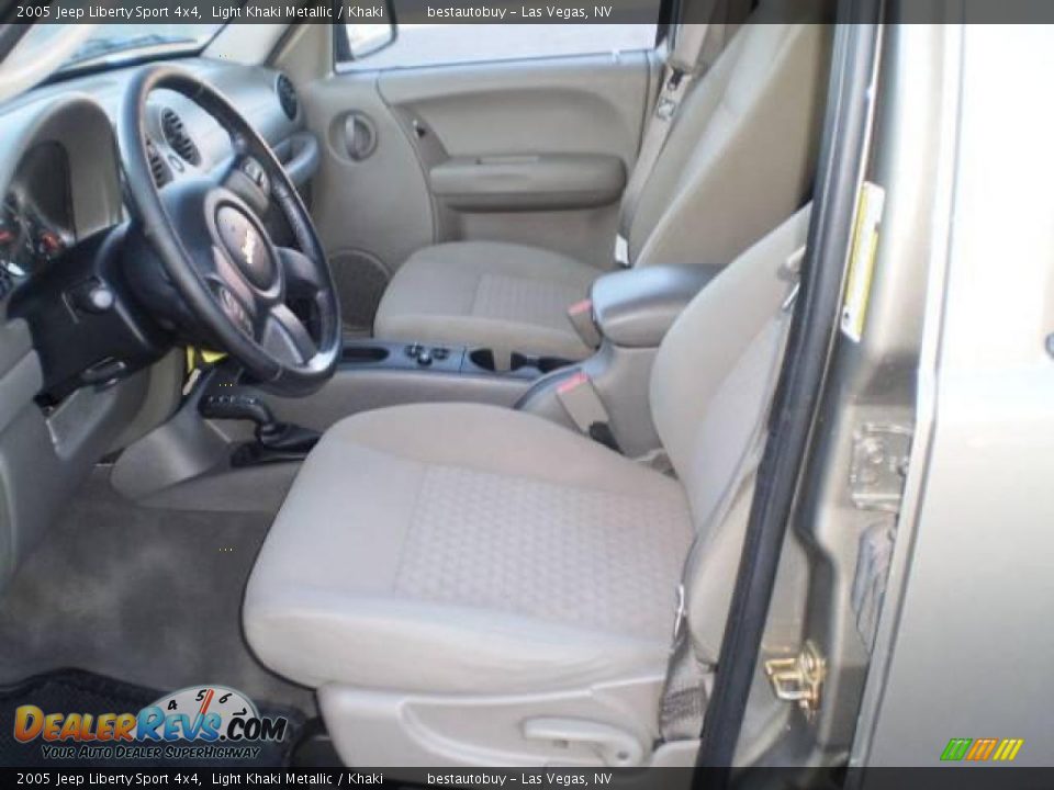 2005 Jeep Liberty Sport 4x4 Light Khaki Metallic / Khaki Photo #25