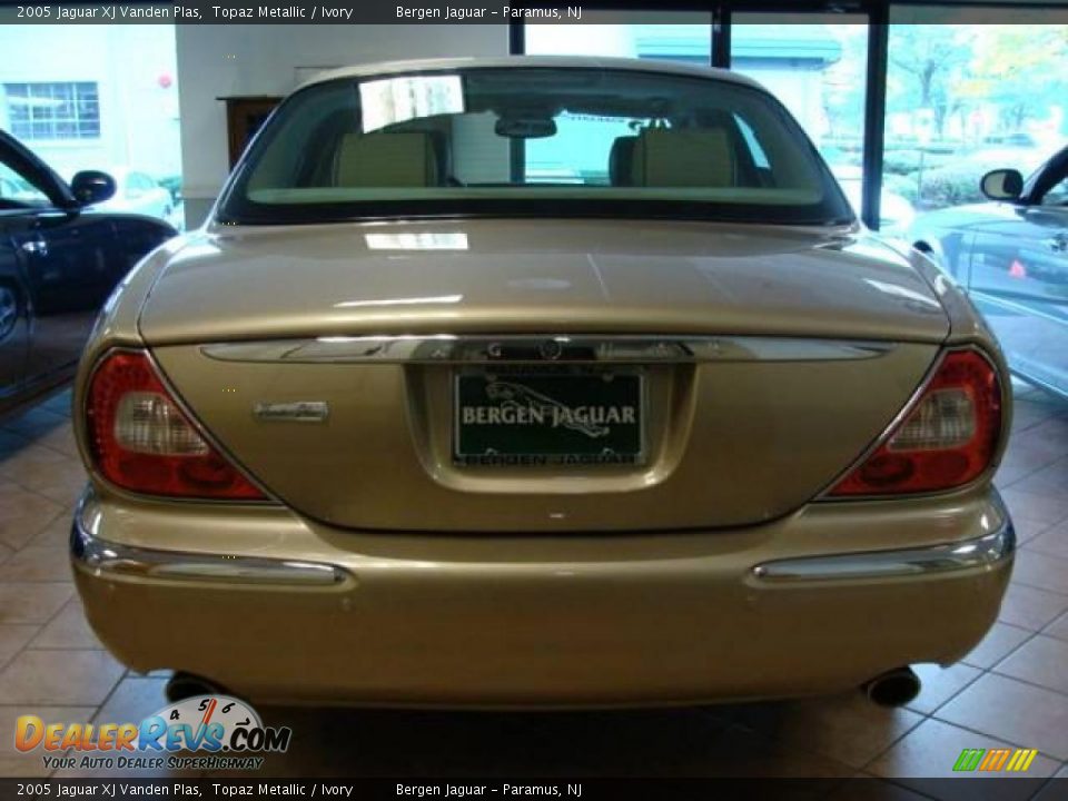 2005 Jaguar XJ Vanden Plas Topaz Metallic / Ivory Photo #5