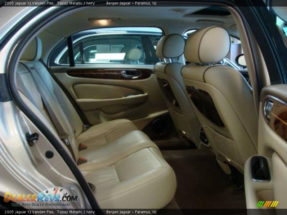 2005 Jaguar XJ Vanden Plas Topaz Metallic / Ivory Photo #12