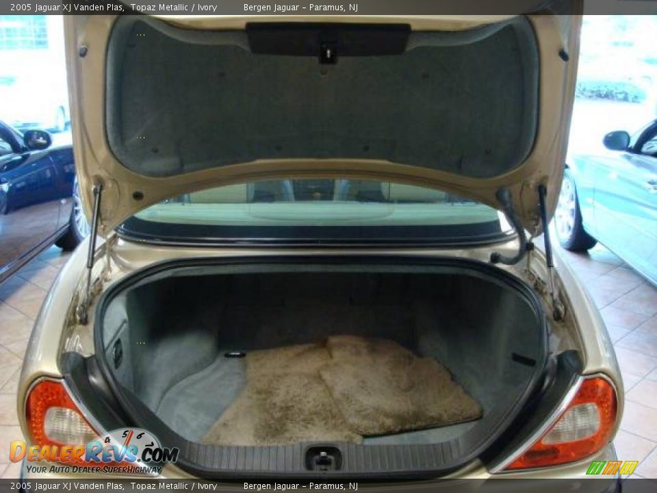 2005 Jaguar XJ Vanden Plas Topaz Metallic / Ivory Photo #13