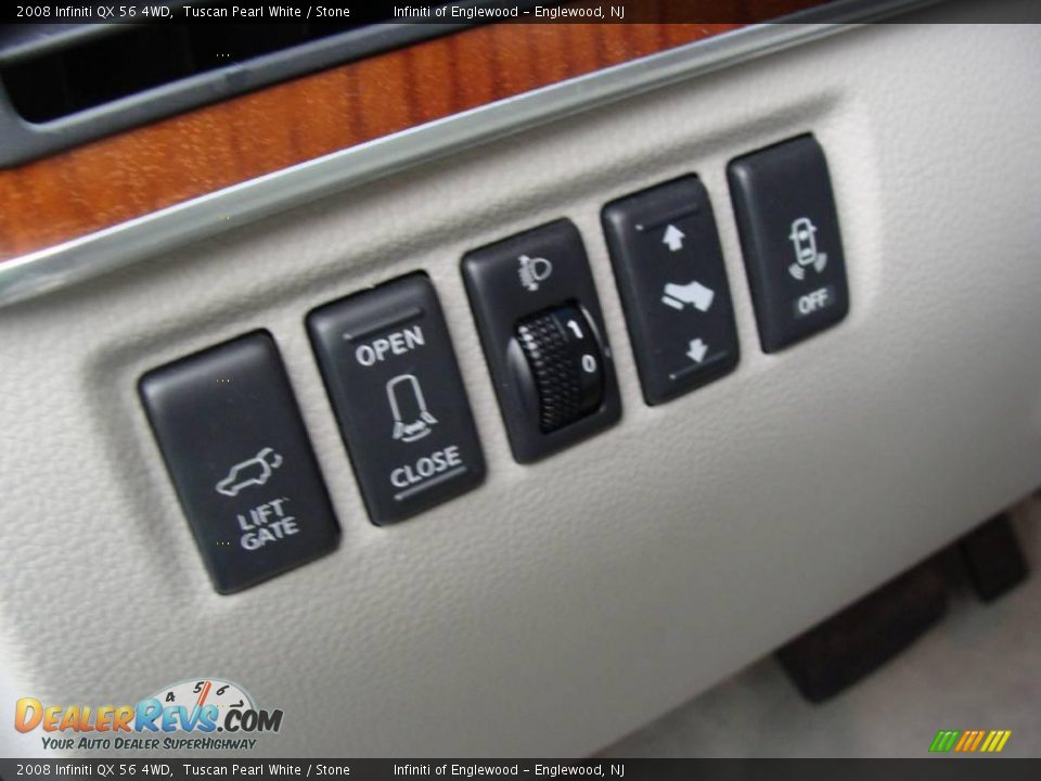 2008 Infiniti QX 56 4WD Tuscan Pearl White / Stone Photo #29