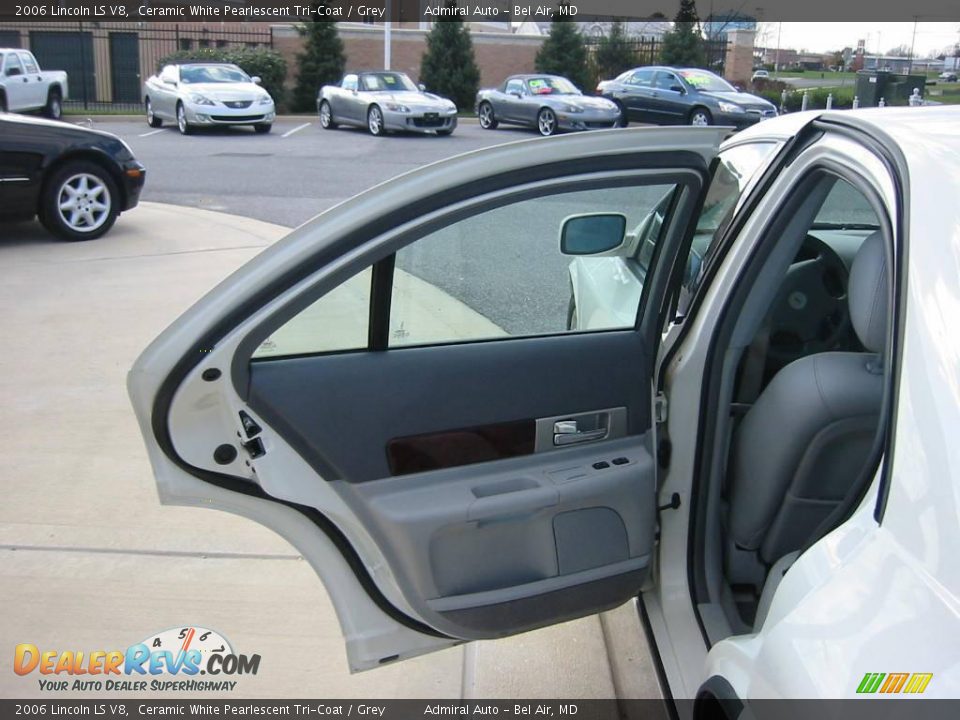 2006 Lincoln LS V8 Ceramic White Pearlescent Tri-Coat / Grey Photo #15