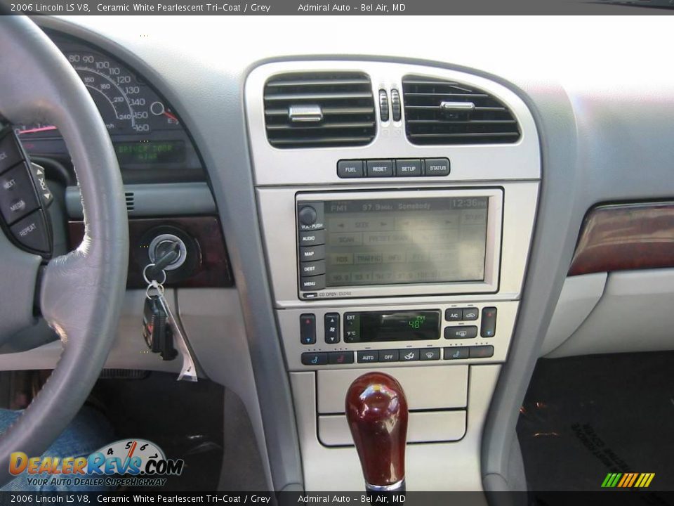2006 Lincoln LS V8 Ceramic White Pearlescent Tri-Coat / Grey Photo #17