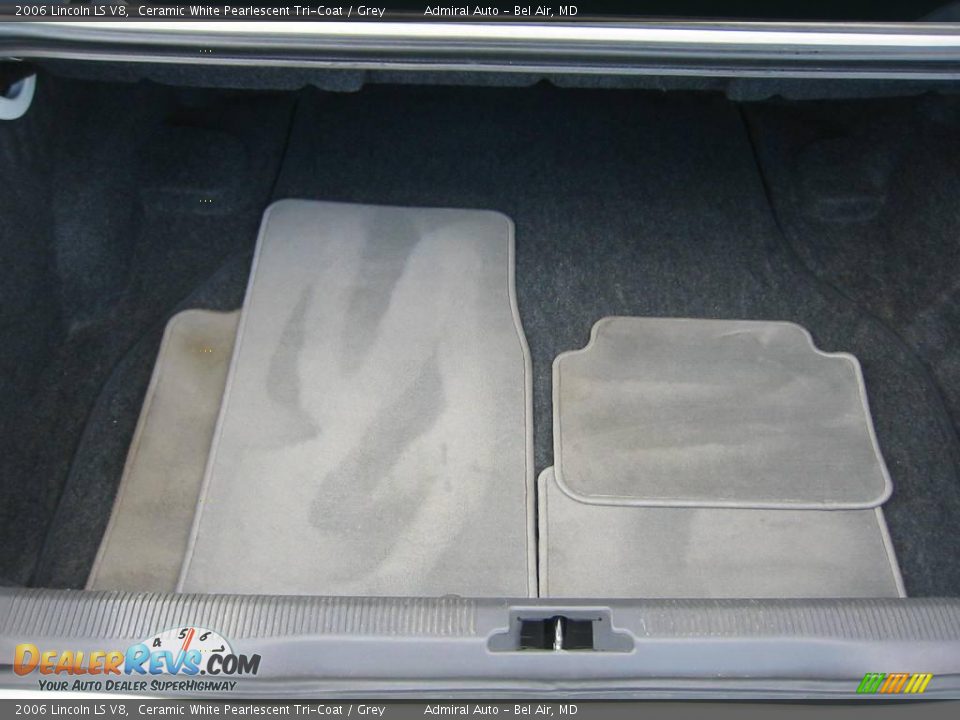 2006 Lincoln LS V8 Ceramic White Pearlescent Tri-Coat / Grey Photo #22