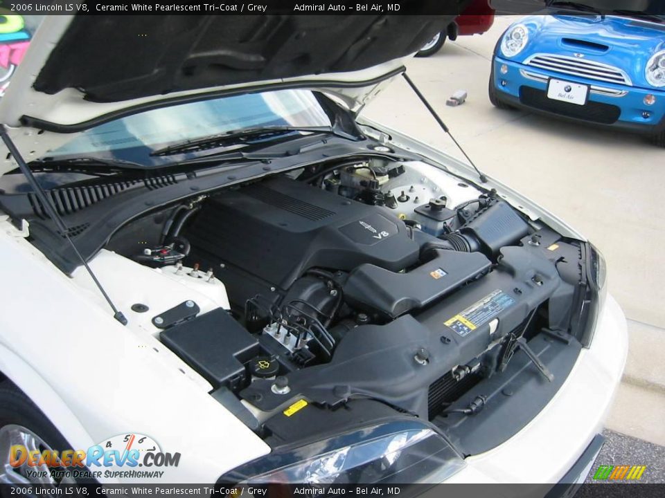 2006 Lincoln LS V8 Ceramic White Pearlescent Tri-Coat / Grey Photo #23