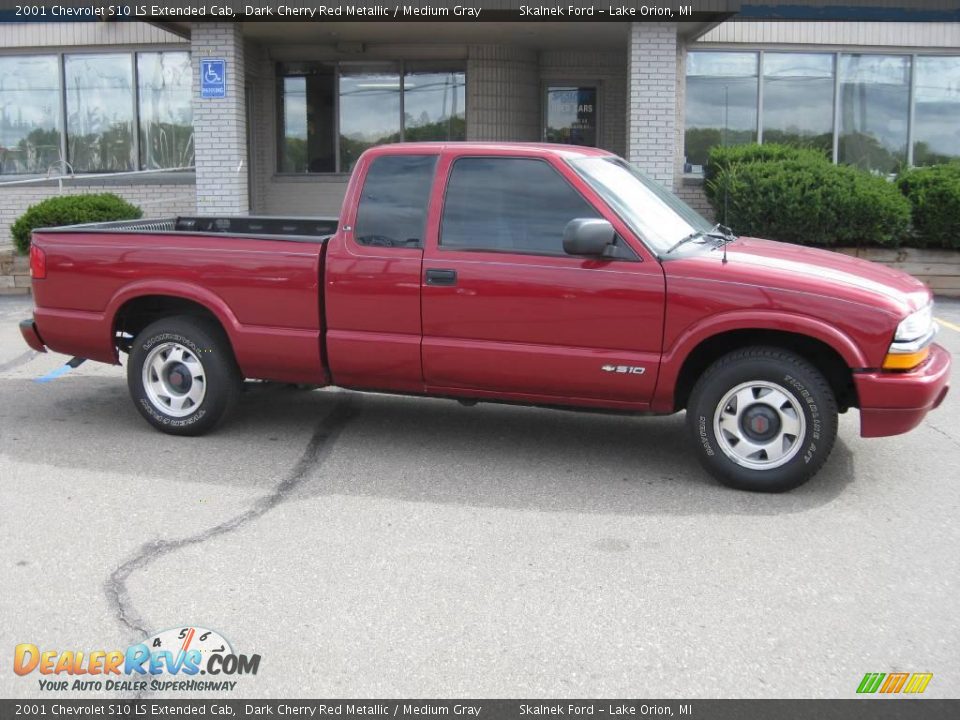 2001 Chevrolet S10 LS Extended Cab Dark Cherry Red Metallic / Medium Gray Photo #1