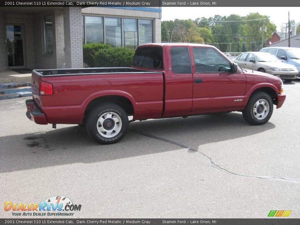 2001 Chevrolet S10 LS Extended Cab Dark Cherry Red Metallic / Medium Gray Photo #3