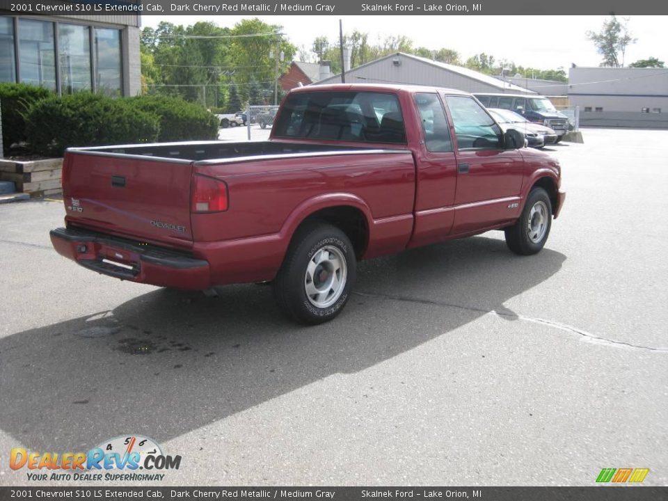 2001 Chevrolet S10 LS Extended Cab Dark Cherry Red Metallic / Medium Gray Photo #4