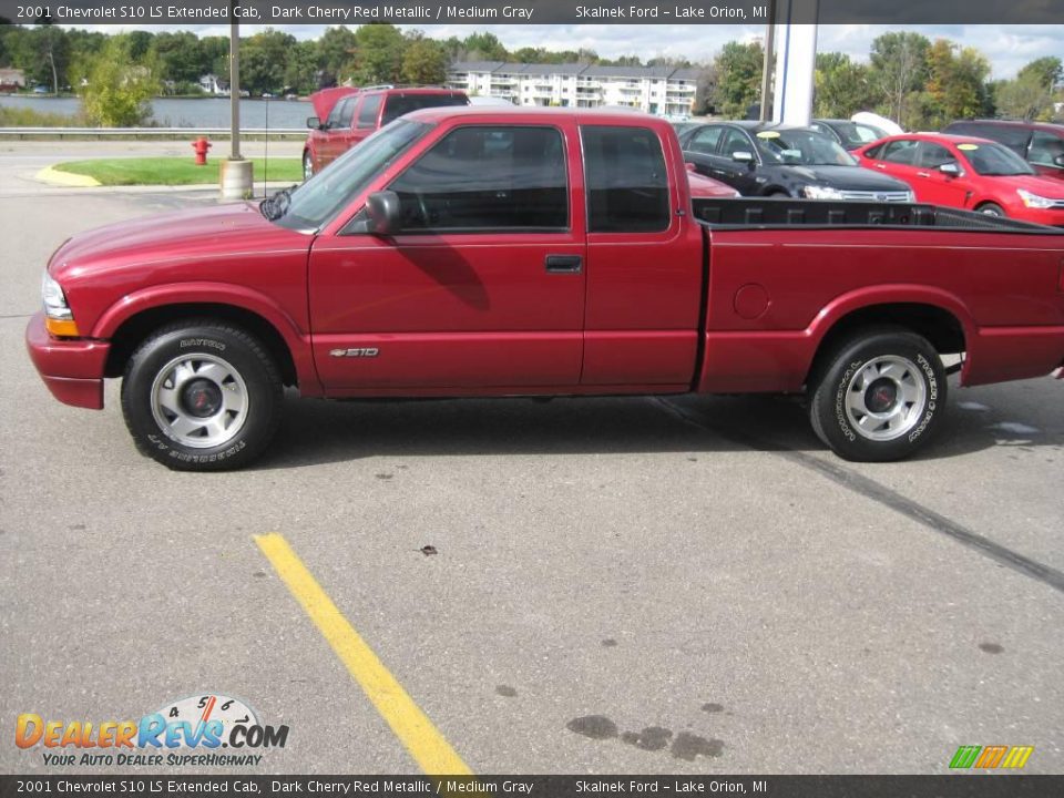 2001 Chevrolet S10 LS Extended Cab Dark Cherry Red Metallic / Medium Gray Photo #9
