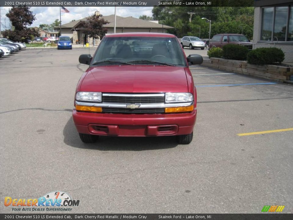 2001 Chevrolet S10 LS Extended Cab Dark Cherry Red Metallic / Medium Gray Photo #12