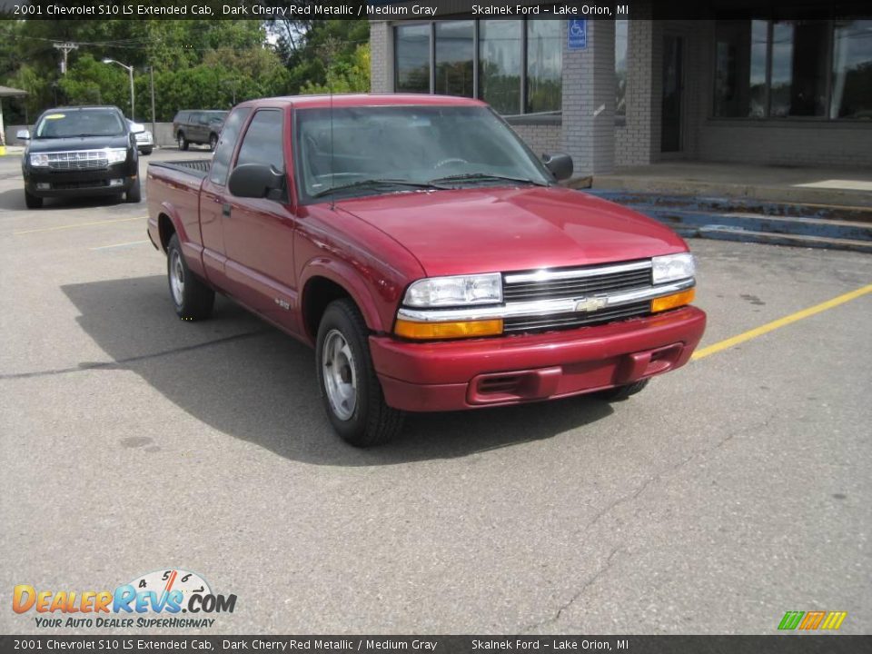 2001 Chevrolet S10 LS Extended Cab Dark Cherry Red Metallic / Medium Gray Photo #13
