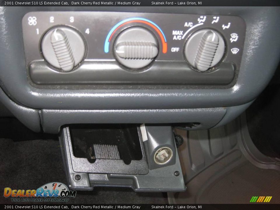 2001 Chevrolet S10 LS Extended Cab Dark Cherry Red Metallic / Medium Gray Photo #29