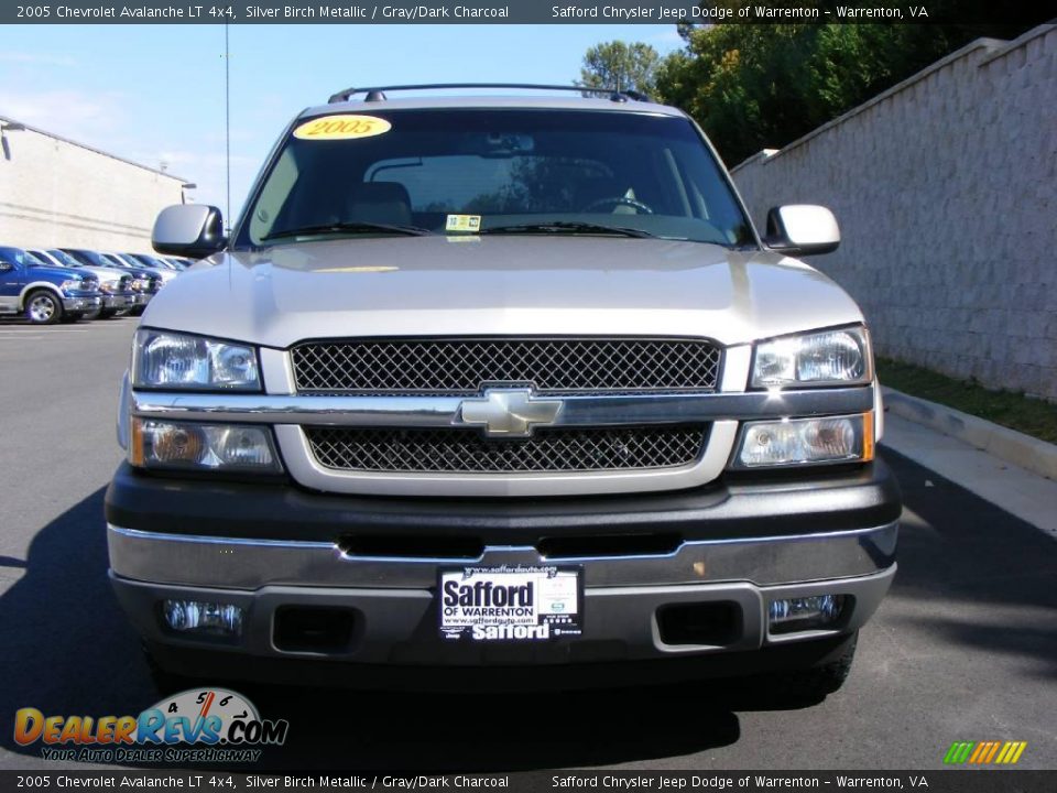 2005 Chevrolet Avalanche LT 4x4 Silver Birch Metallic / Gray/Dark Charcoal Photo #2
