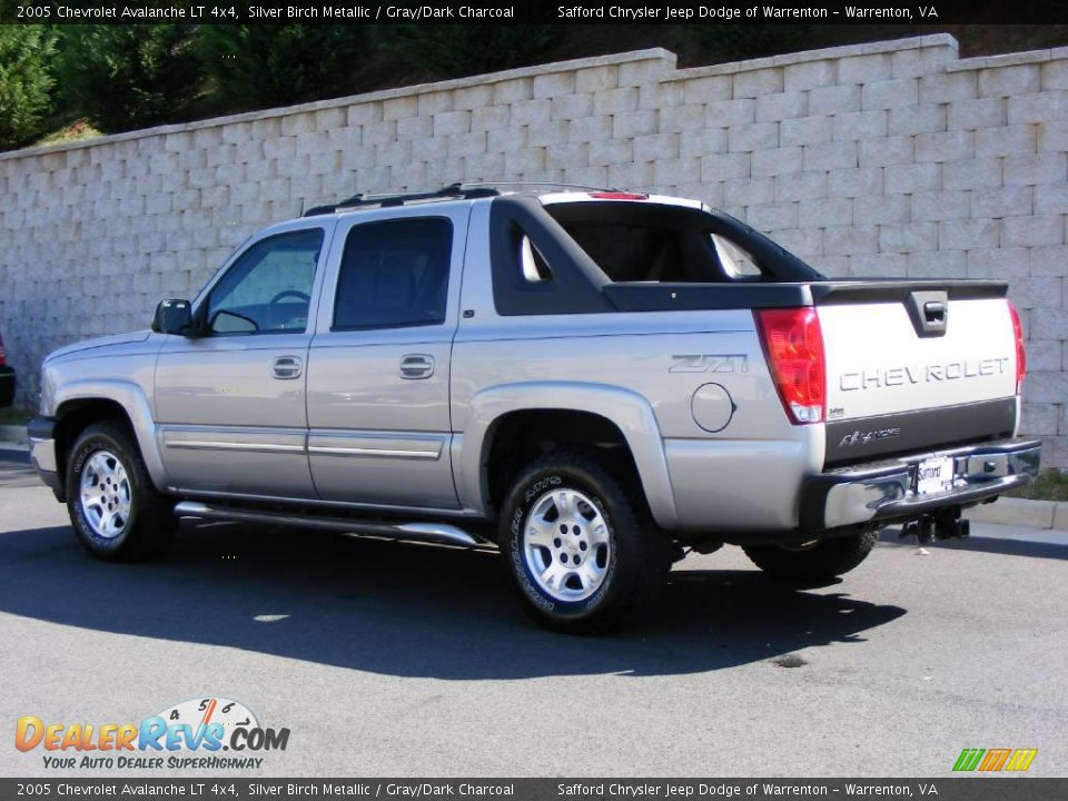 2005 Chevrolet Avalanche LT 4x4 Silver Birch Metallic / Gray/Dark Charcoal Photo #7