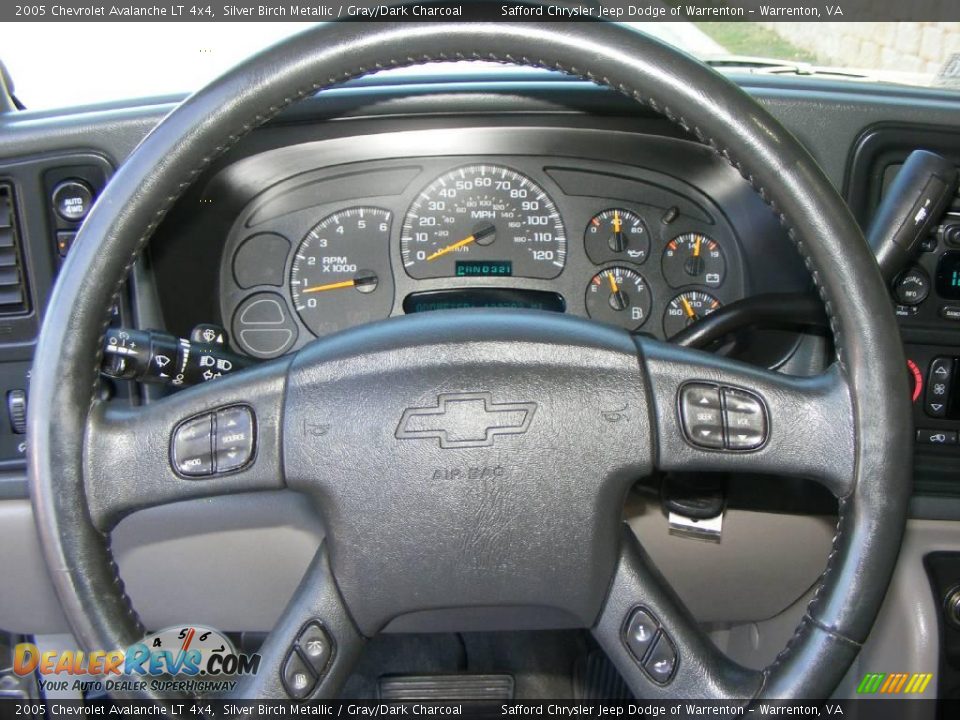 2005 Chevrolet Avalanche LT 4x4 Silver Birch Metallic / Gray/Dark Charcoal Photo #11