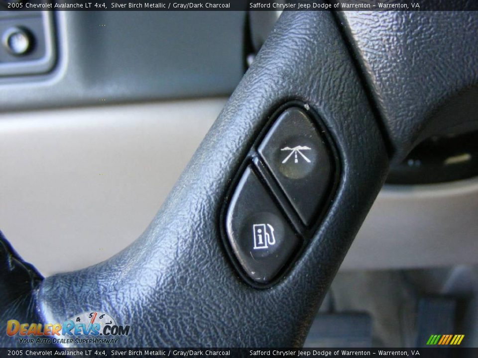 2005 Chevrolet Avalanche LT 4x4 Silver Birch Metallic / Gray/Dark Charcoal Photo #14