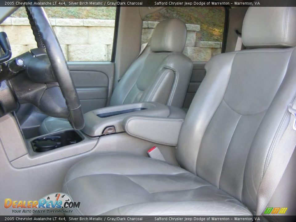 2005 Chevrolet Avalanche LT 4x4 Silver Birch Metallic / Gray/Dark Charcoal Photo #18