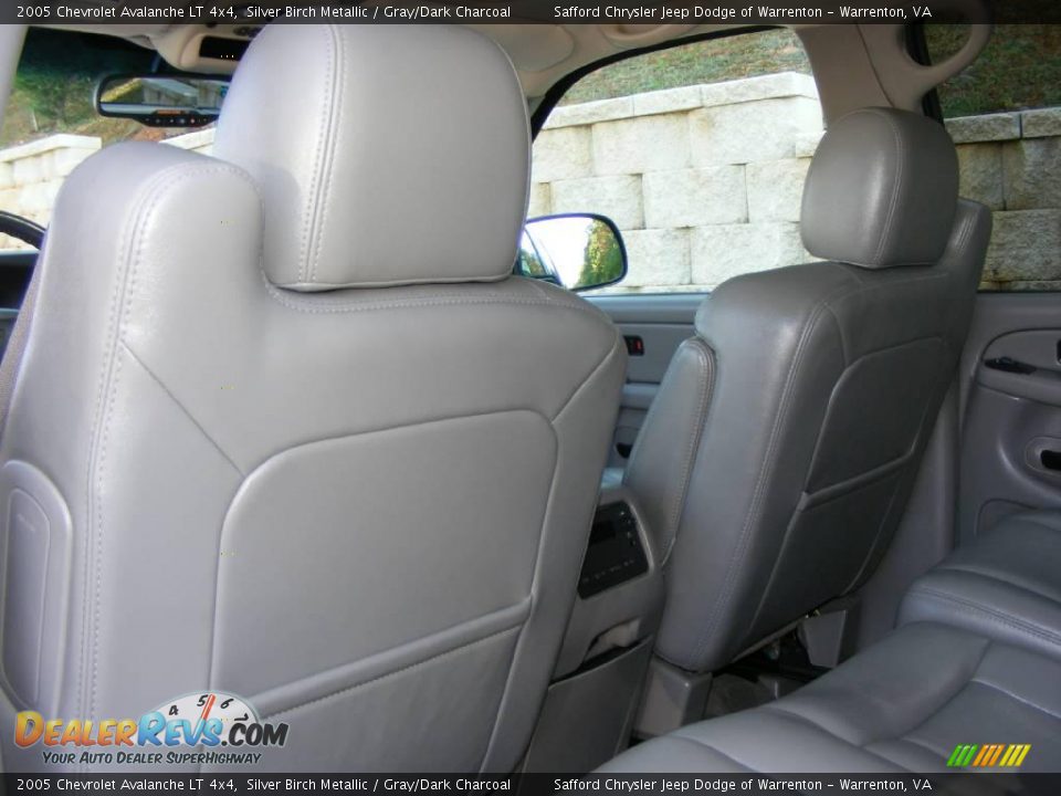 2005 Chevrolet Avalanche LT 4x4 Silver Birch Metallic / Gray/Dark Charcoal Photo #19