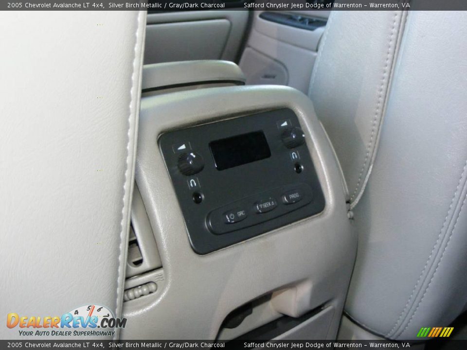2005 Chevrolet Avalanche LT 4x4 Silver Birch Metallic / Gray/Dark Charcoal Photo #20