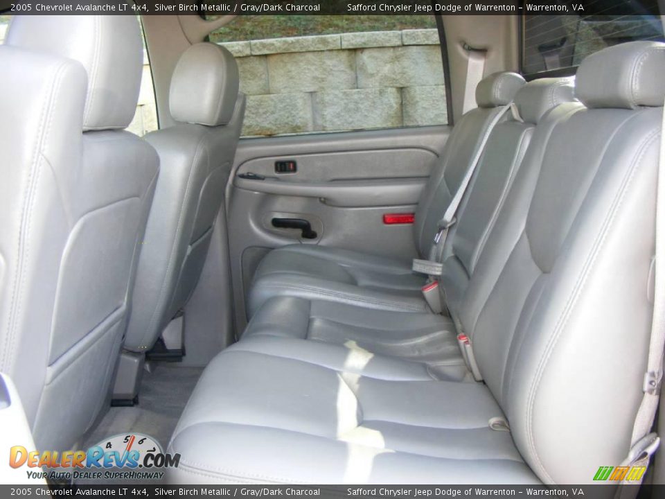 2005 Chevrolet Avalanche LT 4x4 Silver Birch Metallic / Gray/Dark Charcoal Photo #21