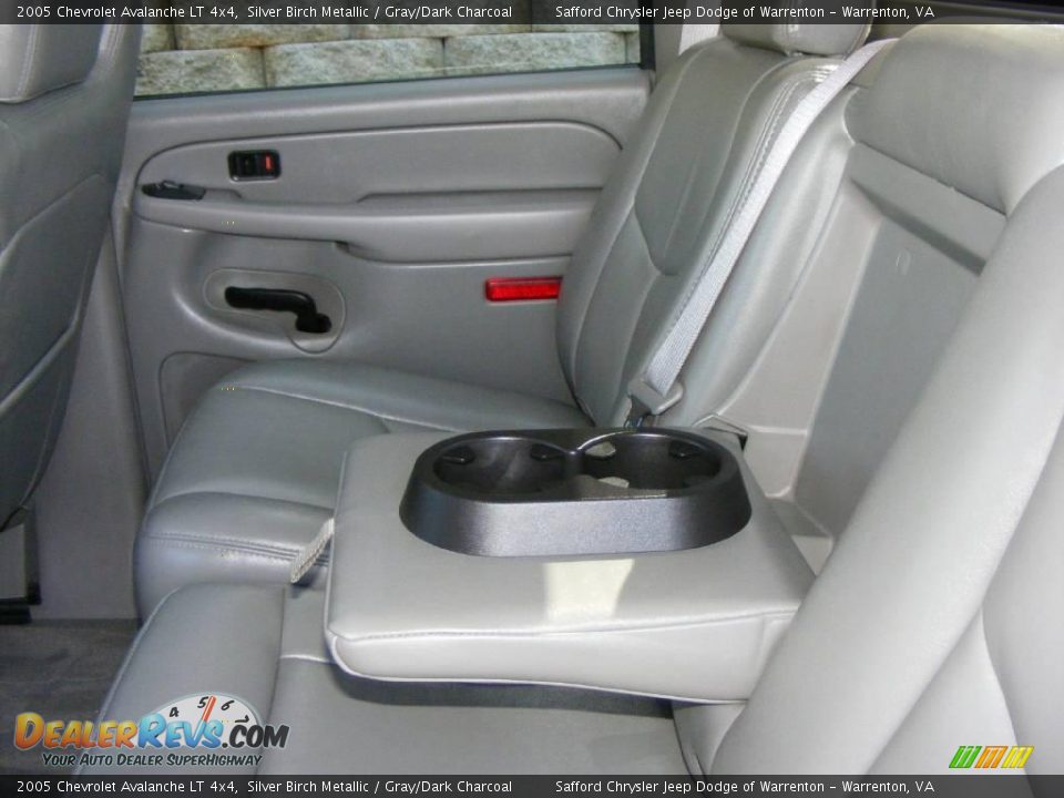2005 Chevrolet Avalanche LT 4x4 Silver Birch Metallic / Gray/Dark Charcoal Photo #23