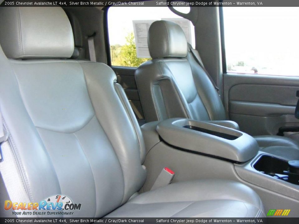 2005 Chevrolet Avalanche LT 4x4 Silver Birch Metallic / Gray/Dark Charcoal Photo #27