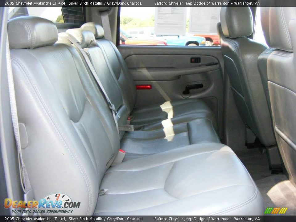 2005 Chevrolet Avalanche LT 4x4 Silver Birch Metallic / Gray/Dark Charcoal Photo #29