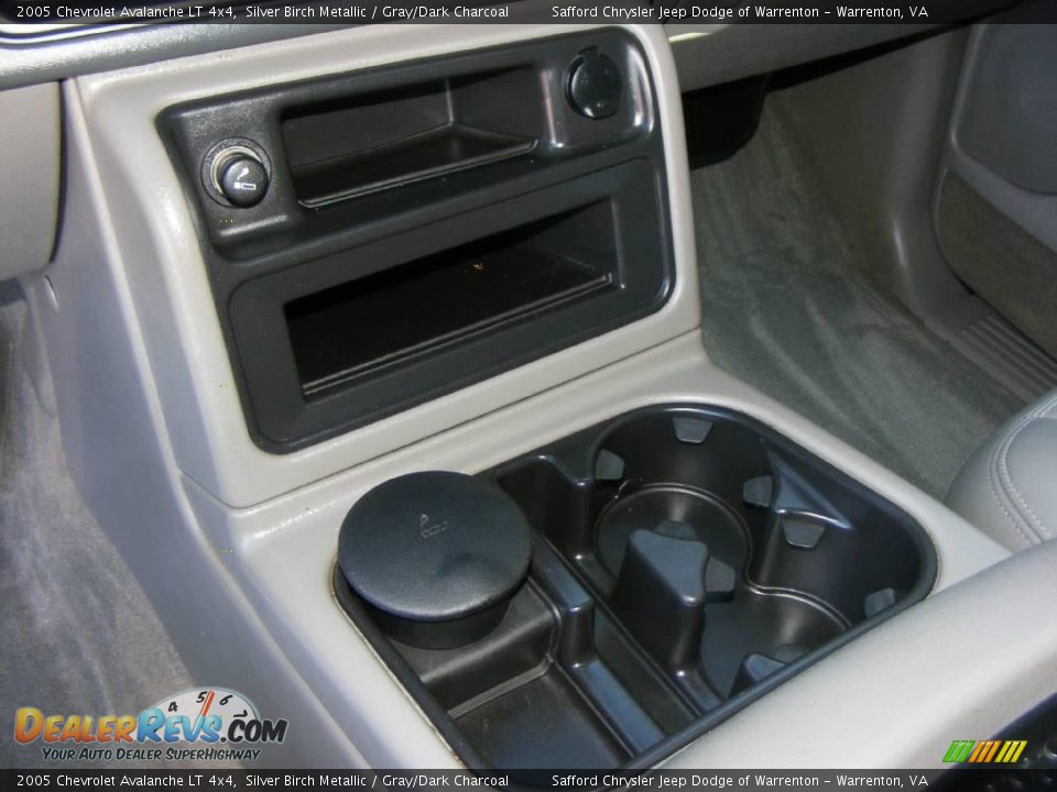 2005 Chevrolet Avalanche LT 4x4 Silver Birch Metallic / Gray/Dark Charcoal Photo #35