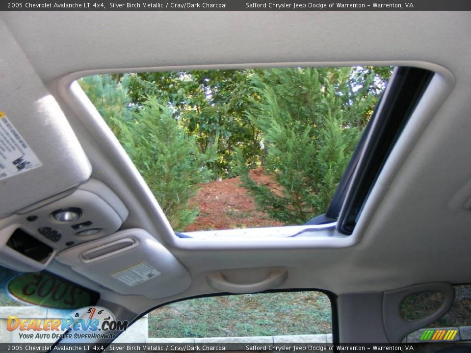 2005 Chevrolet Avalanche LT 4x4 Silver Birch Metallic / Gray/Dark Charcoal Photo #36