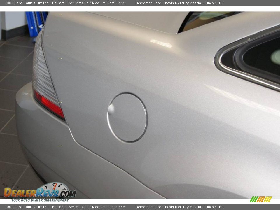 2009 Ford Taurus Limited Brilliant Silver Metallic / Medium Light Stone Photo #19